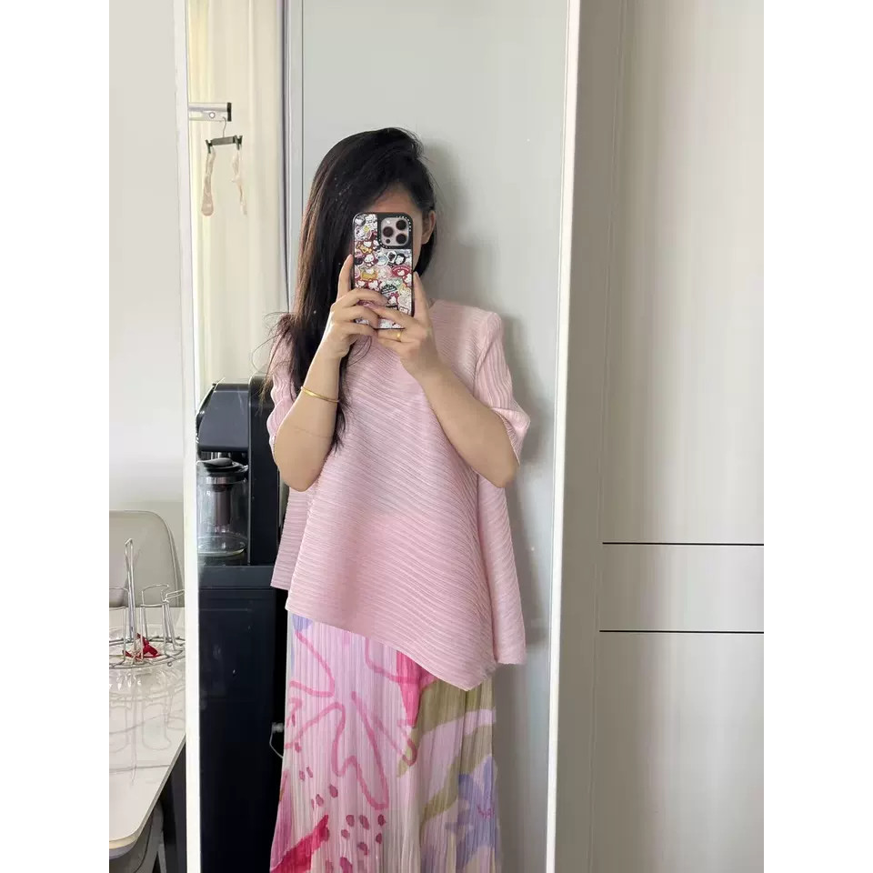เสื้อยืดจีบเกาหลีอ่อนโยนลําลองหลวมแขนสั้นเสื้อคอกลมสําหรับผู้หญิง