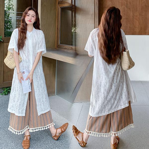mimi-ชุดสองชิ้นสำหรับผู้หญิงในฤดูร้อนประกอบด้วยเดรสผ้าลูกไม้สีขาวสไตล์เกาหลีเนื้อบางเบา กางเกงขายาวทรงบานลายทาง#99550+51