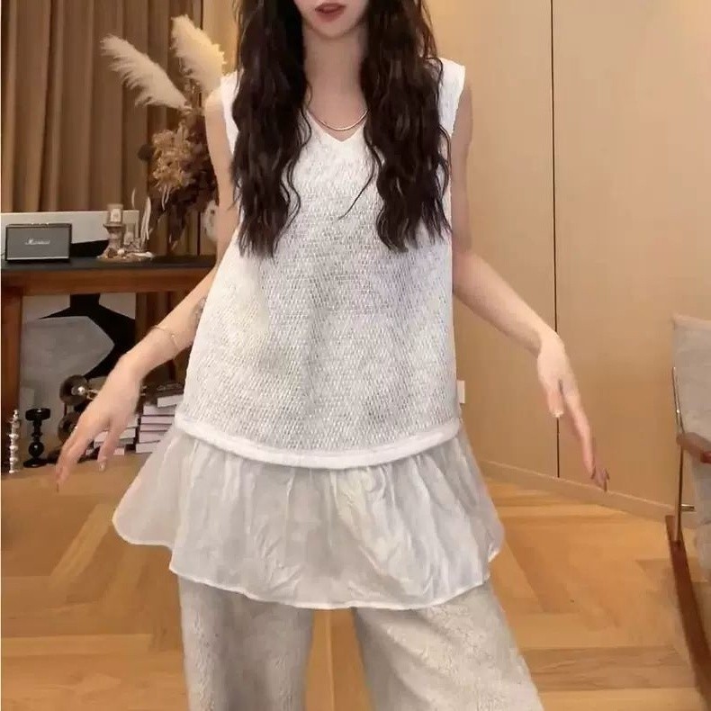 ไขมัน MM ความรู้สึกการออกแบบ Splicing Hem ปลอมสองชิ้นเสื้อคอวีผู้หญิงฤดูร้อนความยาวกลาง Slimmer ดูขนาดใหญ่แขนกุดด้านบน