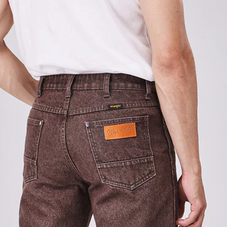 WRANGLER กางเกงยีนส์ผู้ชาย คอลเลคชั่น Beyond Denim เอวกลาง ทรงตรง รุ่น WR F126MMWZN28 สีน้ำตาล