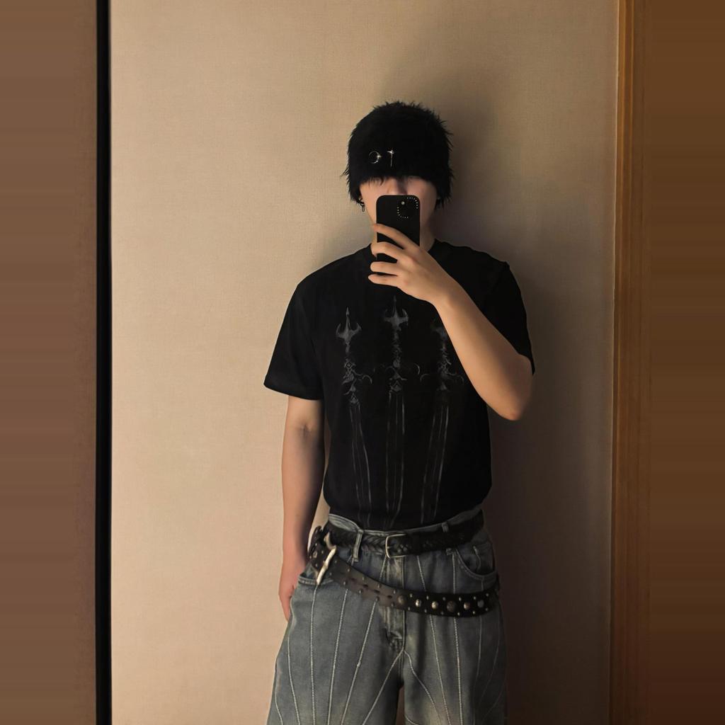 ZDGM Thug Club 25SS Thug Club สไตล์ใหม่มือวาด Graffiti แขนสั้นเสื้อยืดผู้ชายผู้หญิงสไตล์เดียวกัน