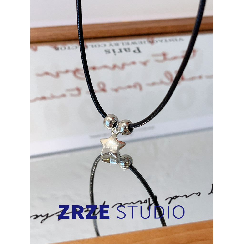ZRZE Star สร้อยคอหนังสีดําหวานเย็นสาวร้อนสร้อยคอโชคเกอร์กระดูกไหปลาร้าโซ่ 2YK Pure Desire จี้