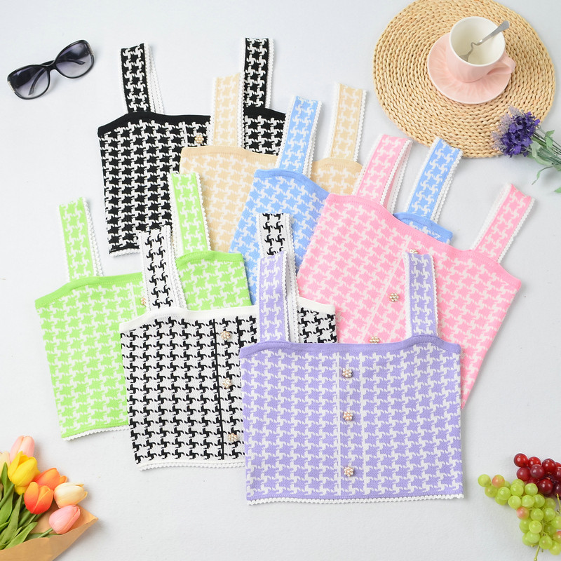 เสื้อคลุมสำหรับฤดูใบไม้ผลิกับฤดูร้อนในสไตล์ชาแนล คอว่าวตัดเย็บอย่างสวยงาม มีรายละเอียดงานฝังขนแกะ GV