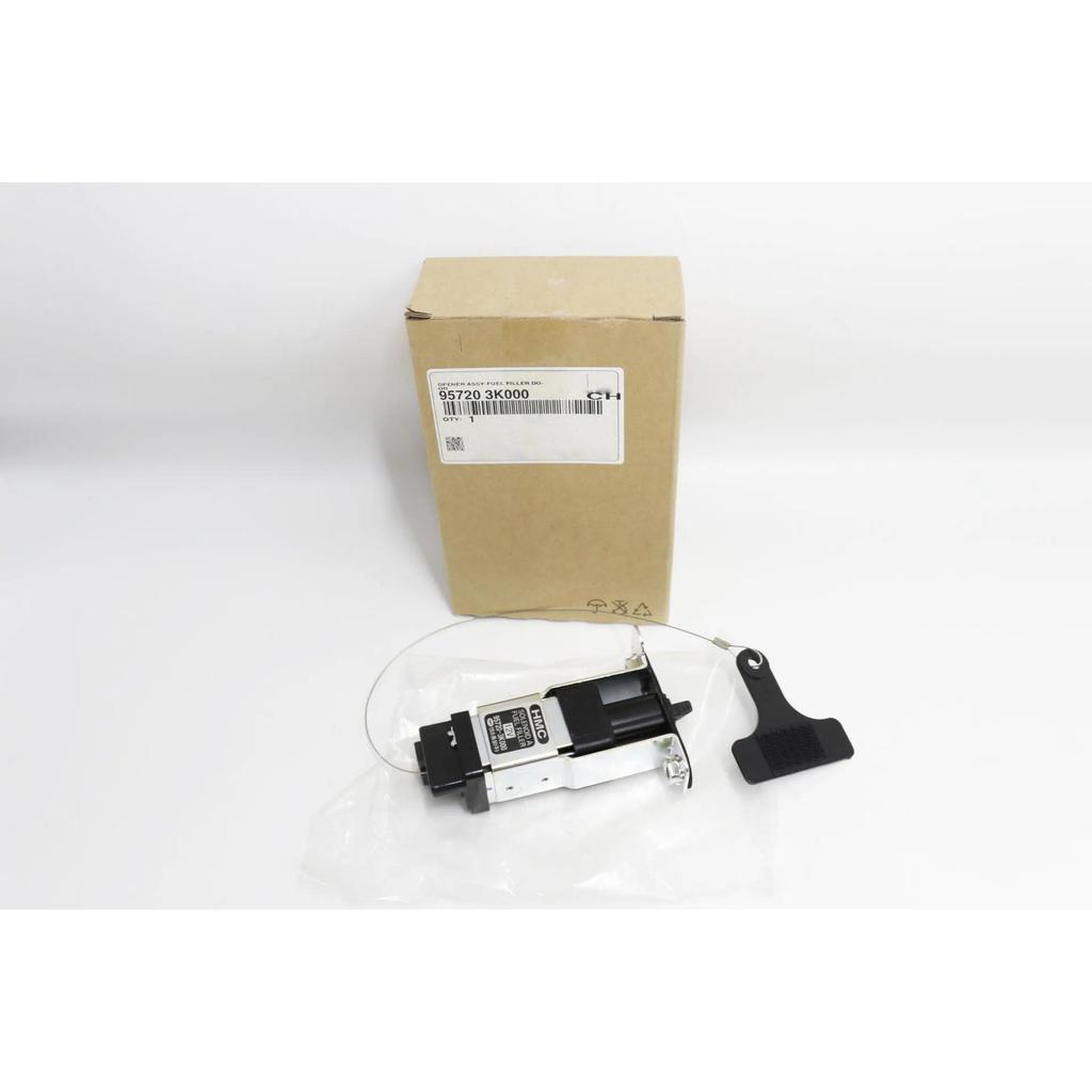 957203K000 95720 3K000 ที่เปิด Assy การใช้ฟิลเลอร์ประตูสําหรับ Hyundai Sonata 2006 2010