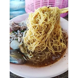 บะหมี่ไข่ แผ่นเกี๊ยว อย่างดี ตรา ไก่ ขนาด 500 กรัม (10 ก้อน)