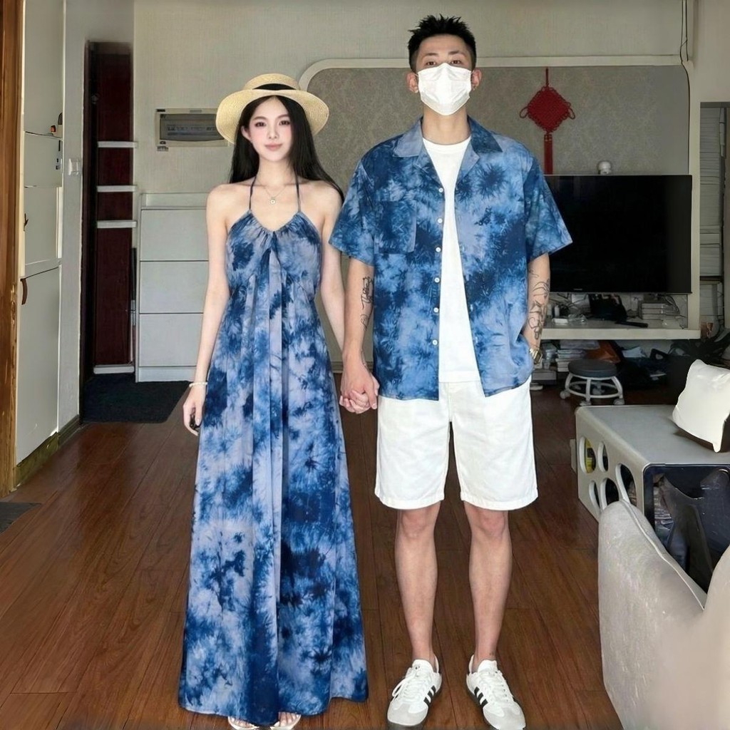 เดรสคู่รักสีฟ้าลายมัดย้อม สไตล์วันหยุด ชุดเที่ยวทะเล ดีไซน์เรียบหรู สําหรับกลุ่มเฉพาะ เหมาะสําหรับฤดูร้อนโดยทะเล A80