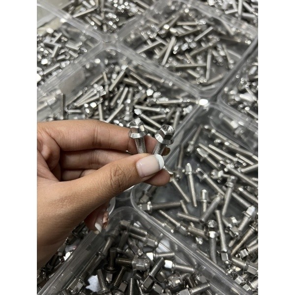 น็อตเลสจี้ลายเหลี่ยม เบอร์10(M6) เบอร์12(M8)เลส (ราคาต่อ 1 ตัว)