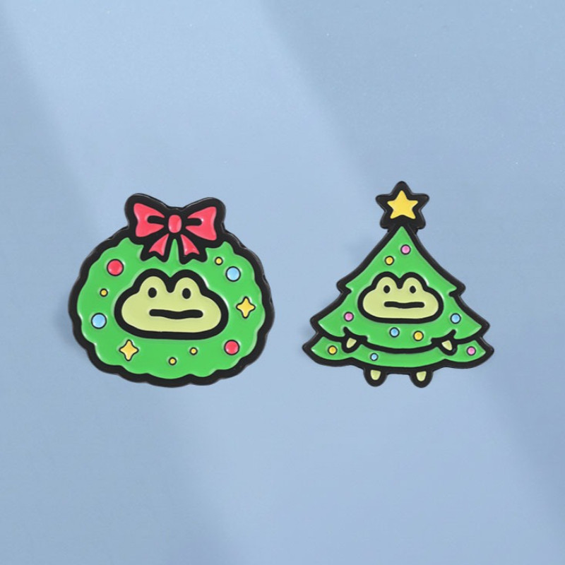 น่ารักคริสต์มาสกบเคลือบ Pins พวงหรีดต้นคริสต์มาสเข็มกลัดกบการ์ตูนป้ายปกตลกอุปกรณ์วันหยุดของขวัญสําหรับเพื่อน