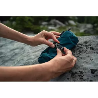 Decathlon Ultra Light And Compact Toiletry Bag กระเป๋าใส่อุปกรณ์อาบน้ำแบบพับได้น้ำหนักเบาเป็นพิเศษสำหรับเทรคกิ้ง - Blue