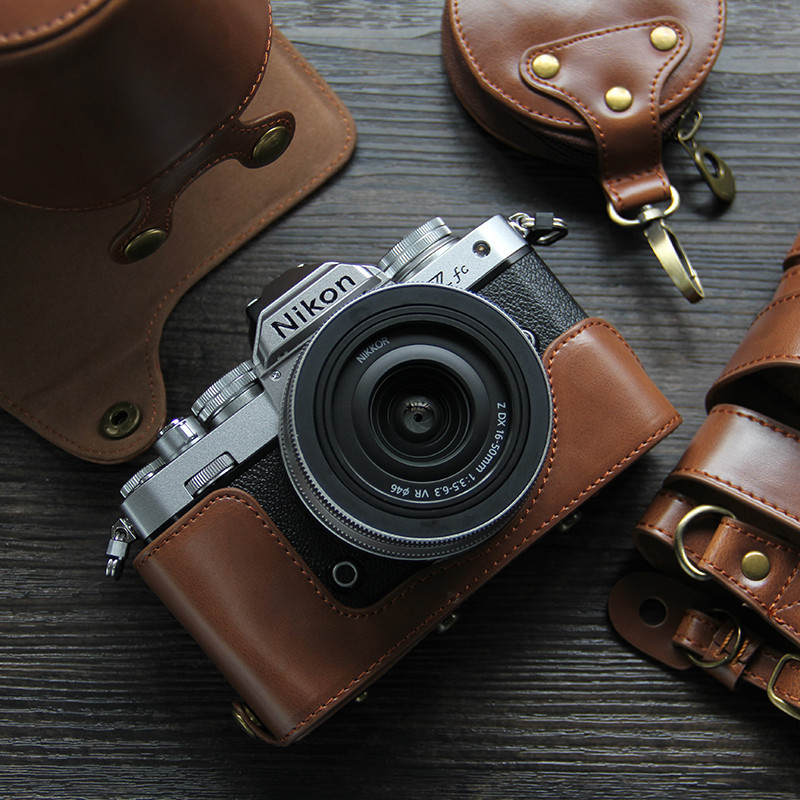 เหมาะสําหรับกระเป๋ากล้อง Nikon ZFC ซองหนังป้องกันย้อนยุคฐานหนังแท้ครึ่งเคสกระเป๋ากล้อง Nikon zfc