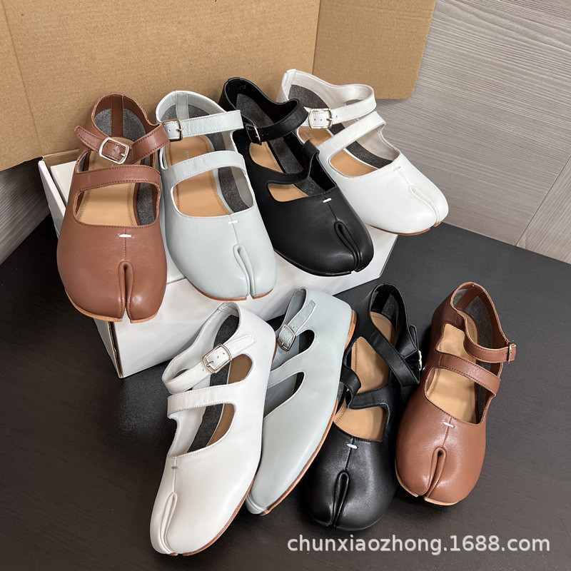 ADP4 MM-6 Flat ballet split-toe shoes, trendy leather buckle sheepskin comfortable Mary Jane shoes