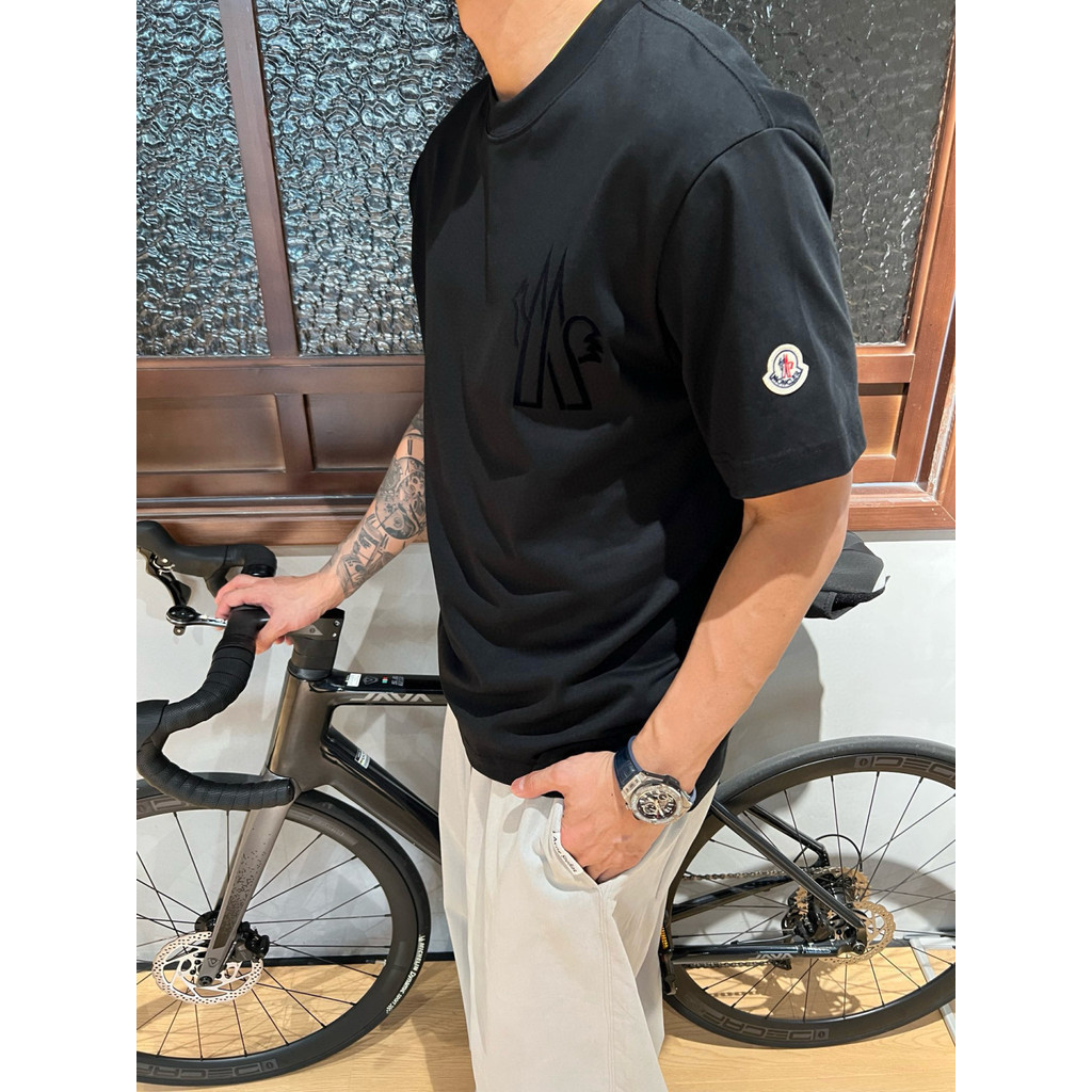 Moncler2026 Moncler 2026 คลาสสิกรอบคอแขนสั้นเสื้อยืดผู้ชายผู้หญิงสไตล์โลโก้การพิมพ์ Simple Basic Wes