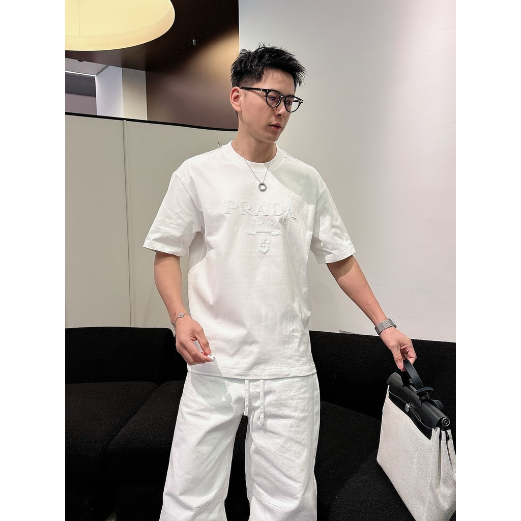 Prada/Prada/2026 คลาสสิกรอบคอแขนสั้นเสื้อยืดผู้ชายผู้หญิงสไตล์ใหม่ Bottoming เสื้อ Basic Joint พิมพ์