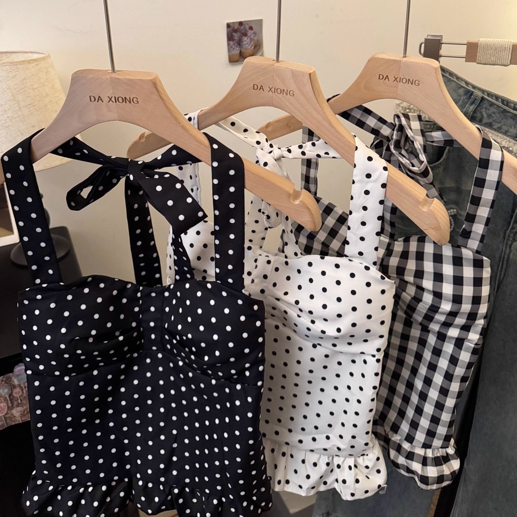 🌻Qingsun  เข้ารูป แขนกุด เสื้อคล้องคอ ลายจุดสีขาวดำใส่สบาย น่ารักมาก เสริมฟองน้ำในตัว 