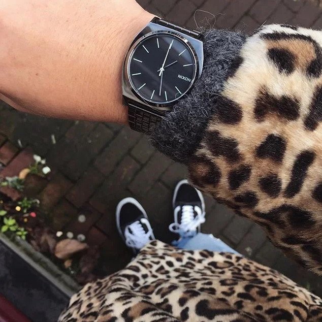 Daigou ของแท้ Nixon Nixon นาฬิกาผู้ชายสแควร์สายเหล็กสีดํา Samurai Unisex นาฬิกาควอตซ์ A045-001