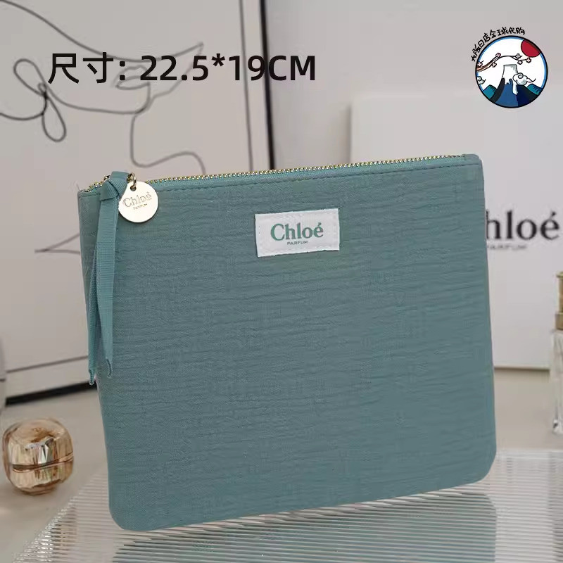 สินค้าใหม่~Chloe Chloe Chloe New Bean Green Cosmetic Bag Storage Bag Gold logo Zipper Bag Envelope S