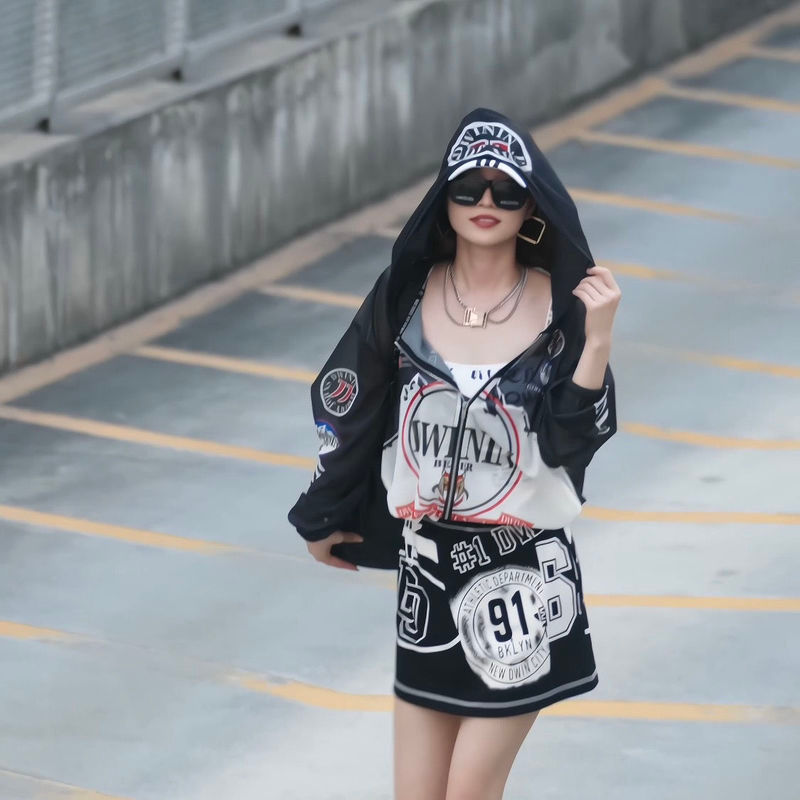 ตาข่ายครีมกันแดดเสื้อผ้าผู้หญิงฤดูร้อนสไตล์ใหม่ทุกการแข่งขันแฟชั่นครีมกันแดดเสื้อผ้าคลุมด้วยผ้าซิปหลวมเสื้อบาง