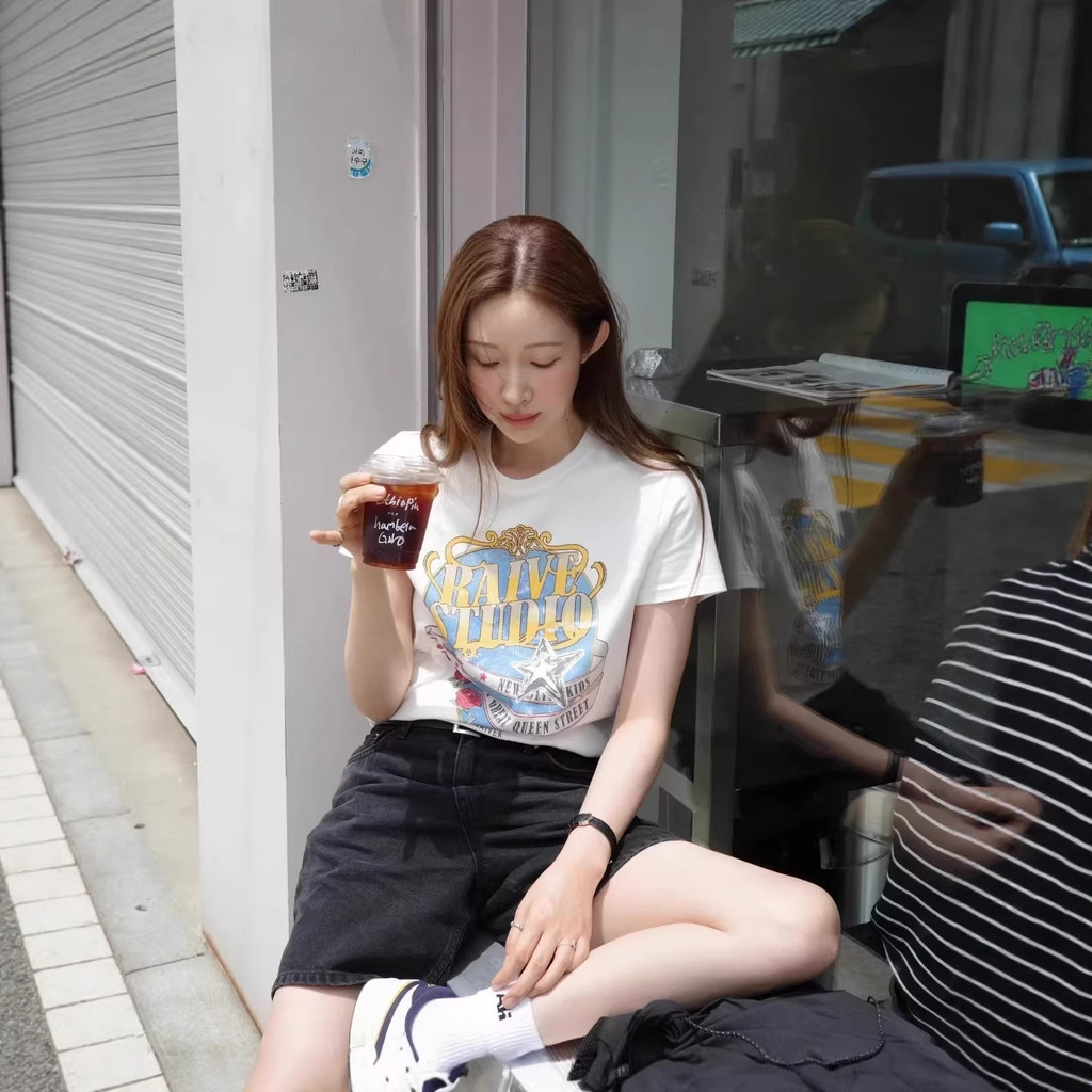 [SR-STUDIO] raive Korean Designer Distressed Letter Printing Short Sleeve Retro T-Shirt 0BU9
