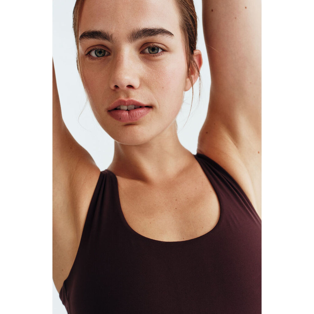 H&M(เอชแอนด์เอ็ม) เสื้อกล้ามสปอร์ตพร้อมเทคโนโลยี SoftMove™ ผู้หญิง 1336928_1