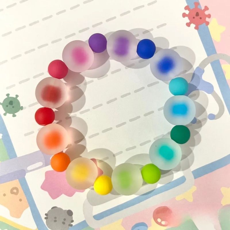 สร้อยข้อมือสีลูกกวาดหญิงที่สวยงามสุด ๆ ฝ้าที่สวยงามที่มีมูลค่าสูงแผงลอยกลางคืนสร้อยข้อมือประณีต 8.13