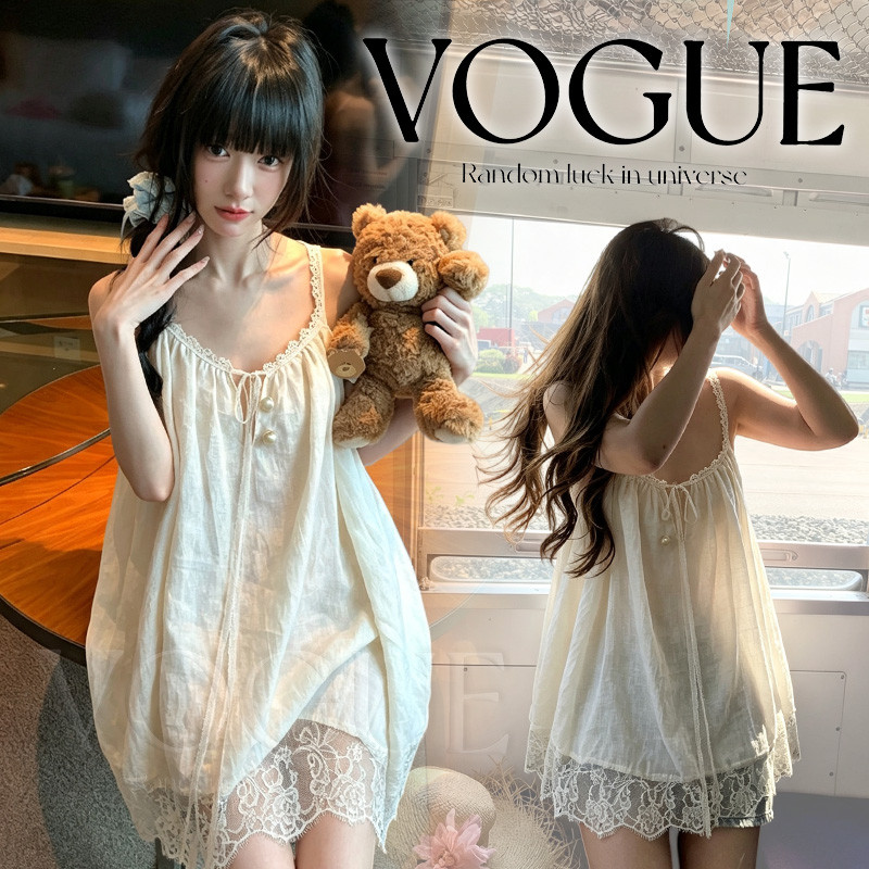 Vogue🌟พร้อมส่ง🌟 ชุดมินิเดรสสายเดี่ยว ทรงหลวมผ้าบางเบาใส่สบาย สไตล์เกาหลีชายระบายลูกไม้ (Y2425)