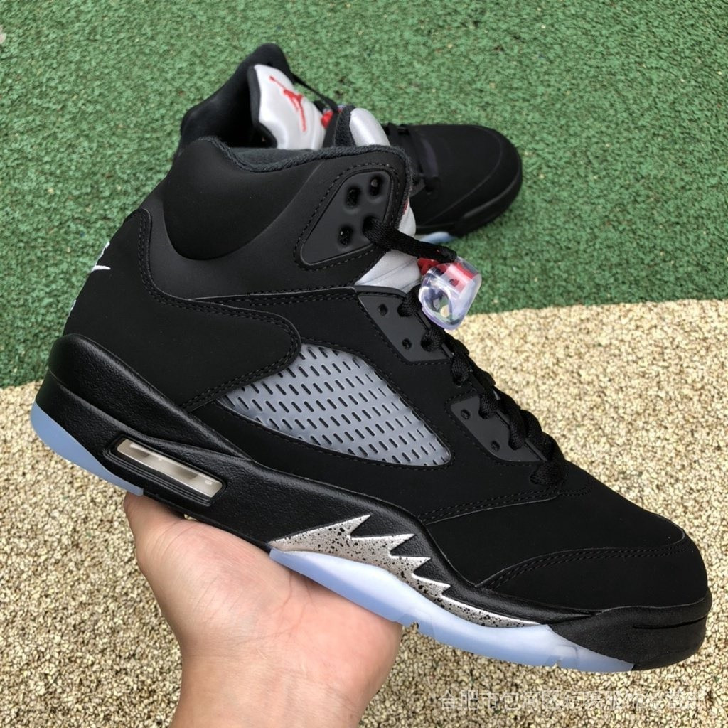 Jordan 5 OG Metallic Black สีดําและสีเงินสําหรับผู้ชาย