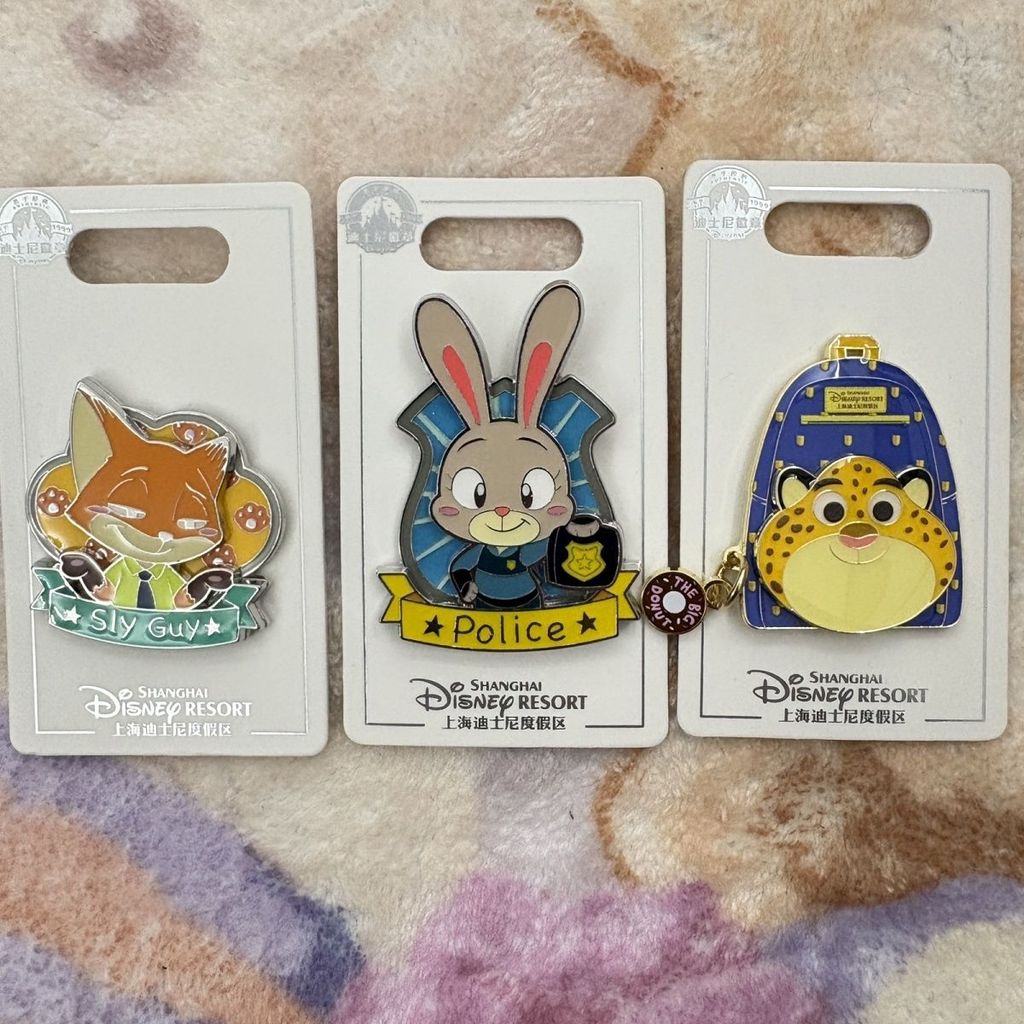 Disney Exchange Badge Judy Nick Kiki Titi Mickey Minnie กระเป๋านักเรียนของขวัญน่ารัก WWX2025 10.19