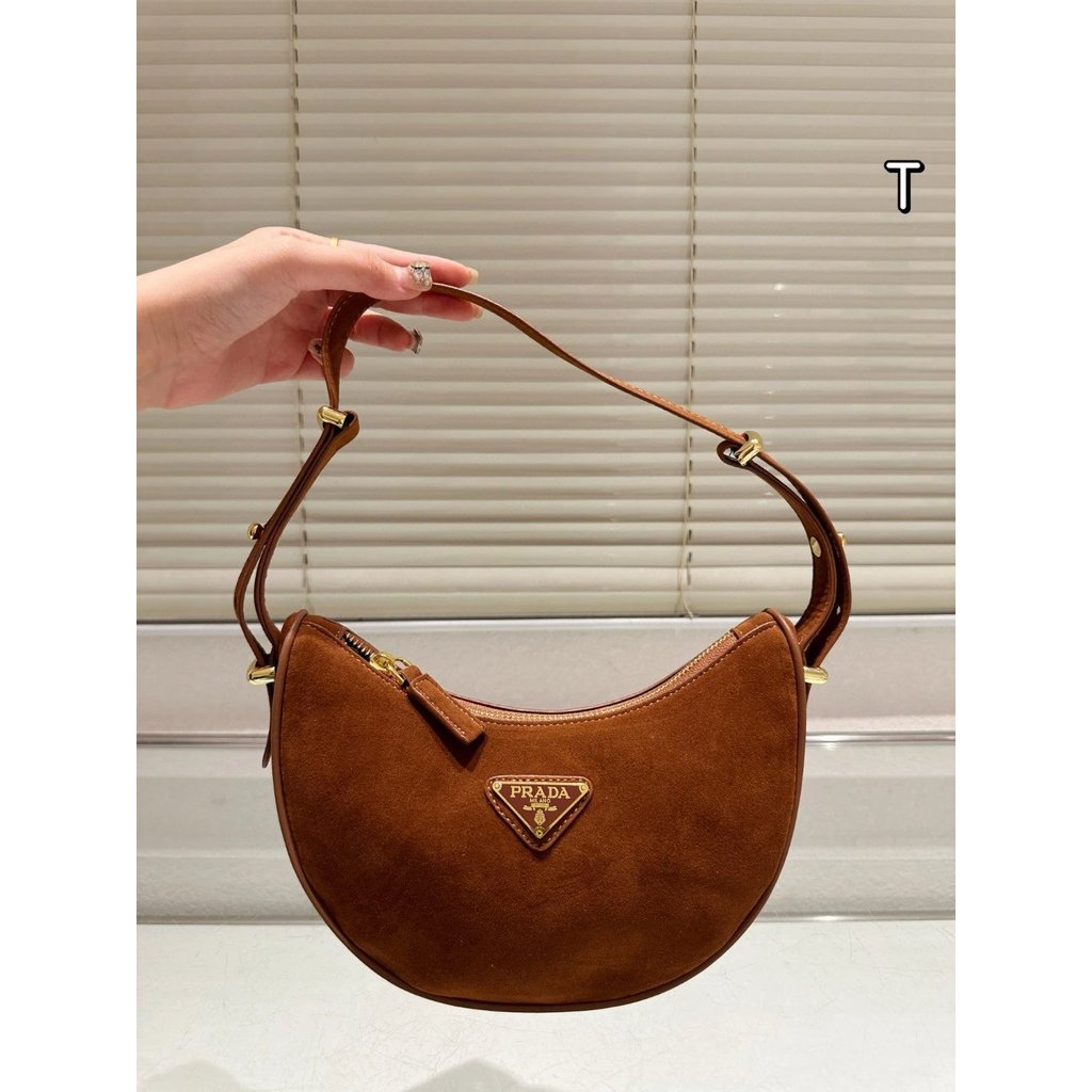 กระเป๋าสะพาย PRADA Prada 
