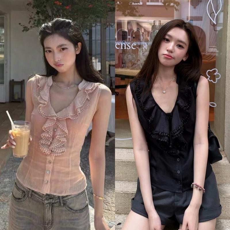 BY0647 เสื้อแขนกุด*ผ้าบางซีทรู* กระดุมหน้าแต่งระบาย benly co