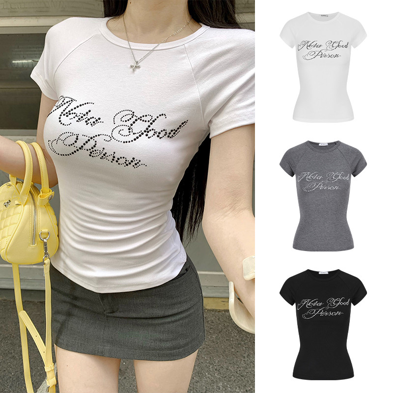 MOSES QUEEN เสื้อยืดคอกลมตัวอักษร rhinestone สไตล์อเมริกันแขนสั้นฤดูร้อนสไตล์เรโทรสตรีทเสื้อยืดเปิดไหล่