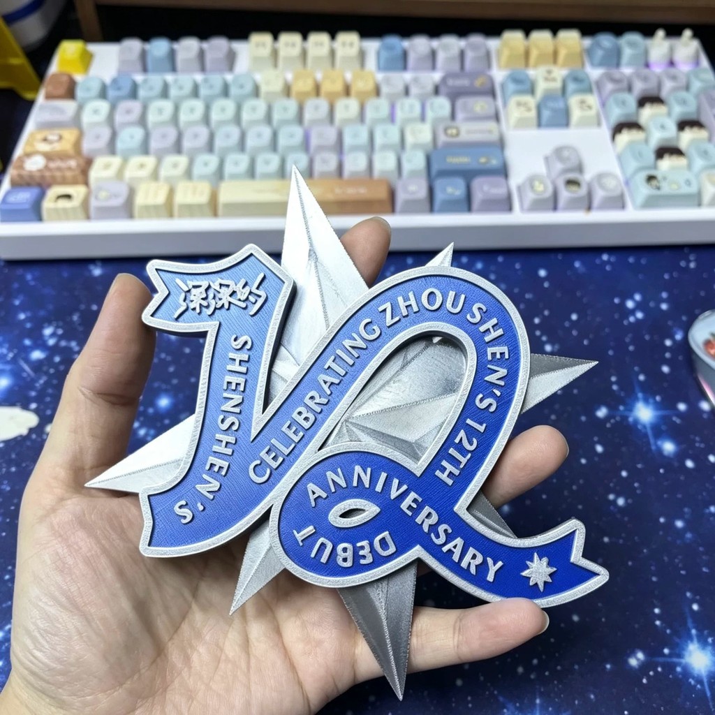 Zhou Shen 12th Anniversary Badge การพิมพ์ 3D ป้ายสามมิติ Charlie Fan Collection รองรับอุปกรณ์เสริม ส