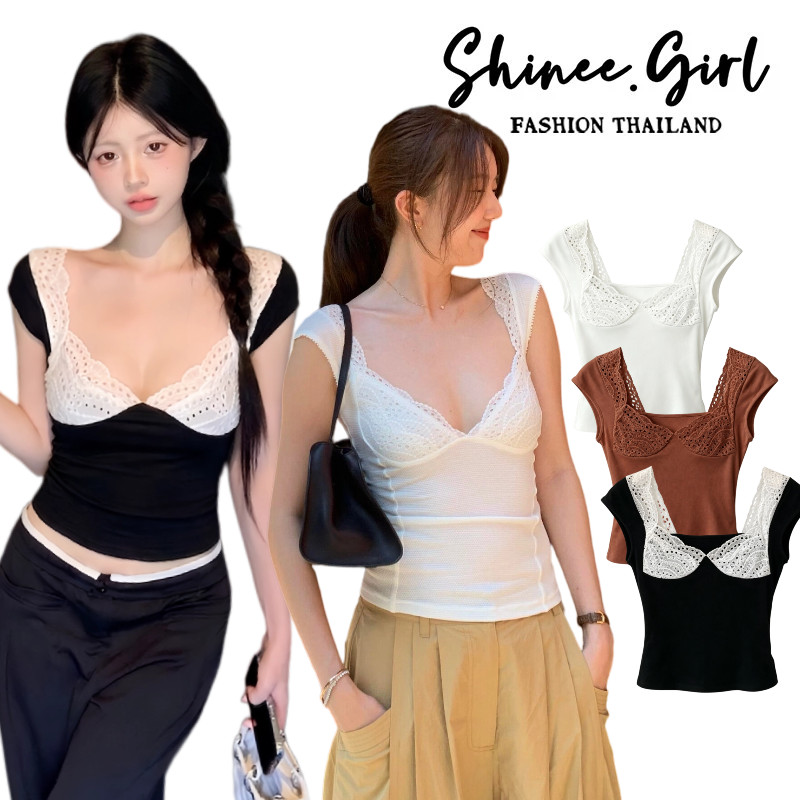 SHG พร้อมส่ง🌹เสื้อครอปผู้หญิง แขนกุดคอวี แต่งลูกไม้ ผ้าร่องเข้ารูป แฟชั่น Y2K โคเก็ตต์ สุดฮิต ไซส์ S-2XL