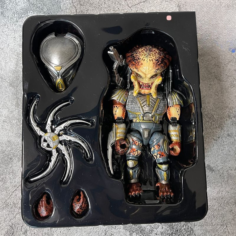 【พร้อมส่ง】Predator Yautja Figure Jungle Hunter Predator Falconer Predator Action Figure Yautja Colle