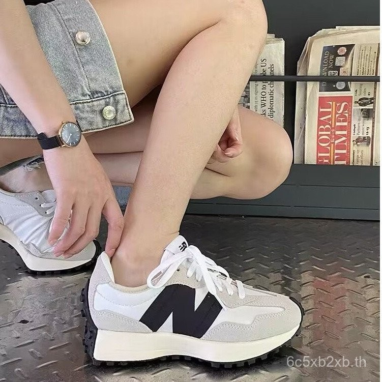 รองเท้าวิ่ง New Balance NB 327 สีขาวเทาดำ แบบเรโทร สวมใส่ได้หลากหลายโอกาส