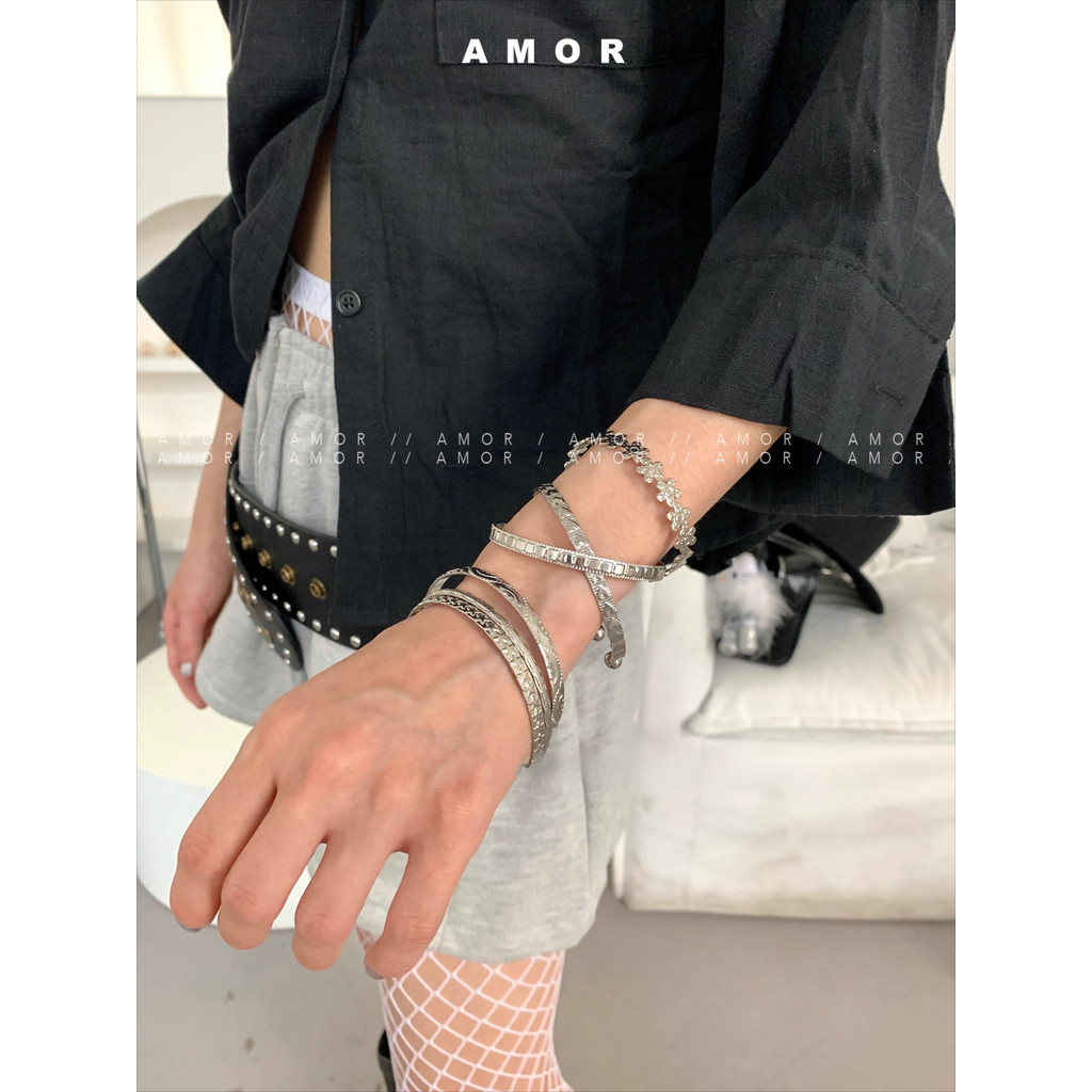 กำไลข้อมือสำหรับผู้หญิง ออกแบบสไตล์เกาหลีแบบวินเทจ พร้อมดีไซน์หลายชั้น และมีคุณภาพระดับไฮเอนด์