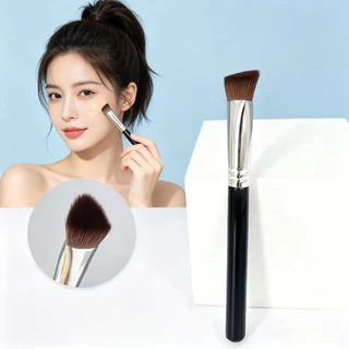 shiny: แปรงรองพื้นหัวแปรงรูปสามเหลี่ยม ใช้ปกปิดรอยสิว/ทาปรับผิว/ไฮไลท์/บลัชออน/คอนทัวร์ได้ ขนแปรงนุ่ม ทาให้ผิวเรียบเนียน