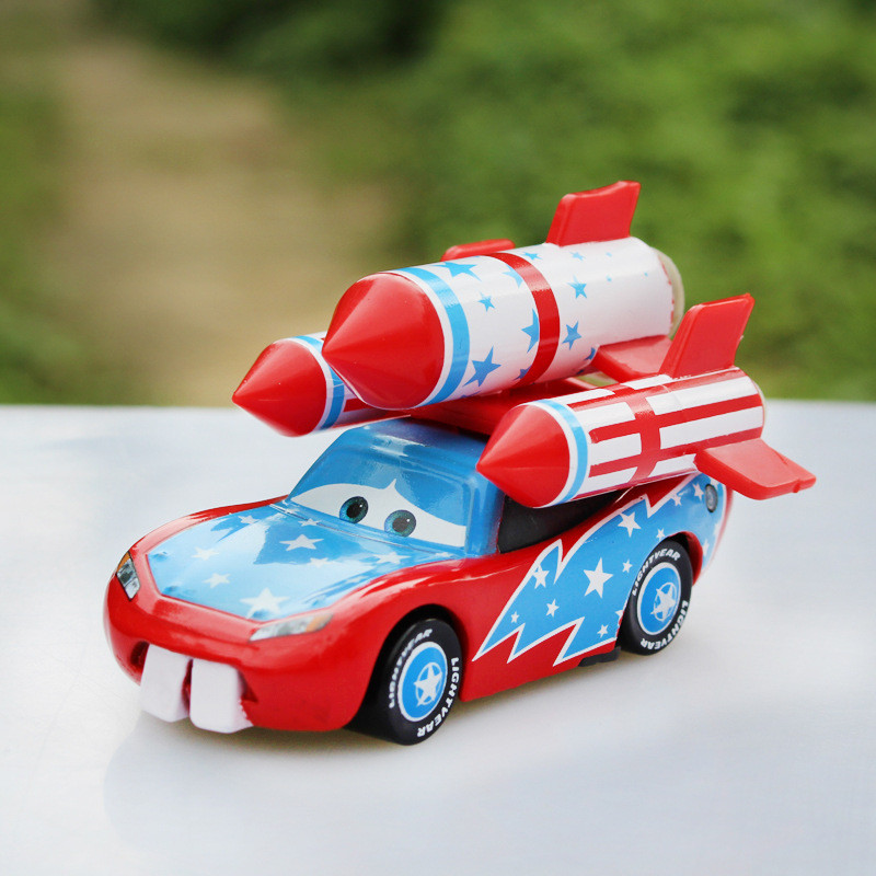 Pixar Cars Rocket McQueen หมวกกันน็อค Mater รถเหล็กโมเดลการ์ตูนรถของเล่นเด็ก