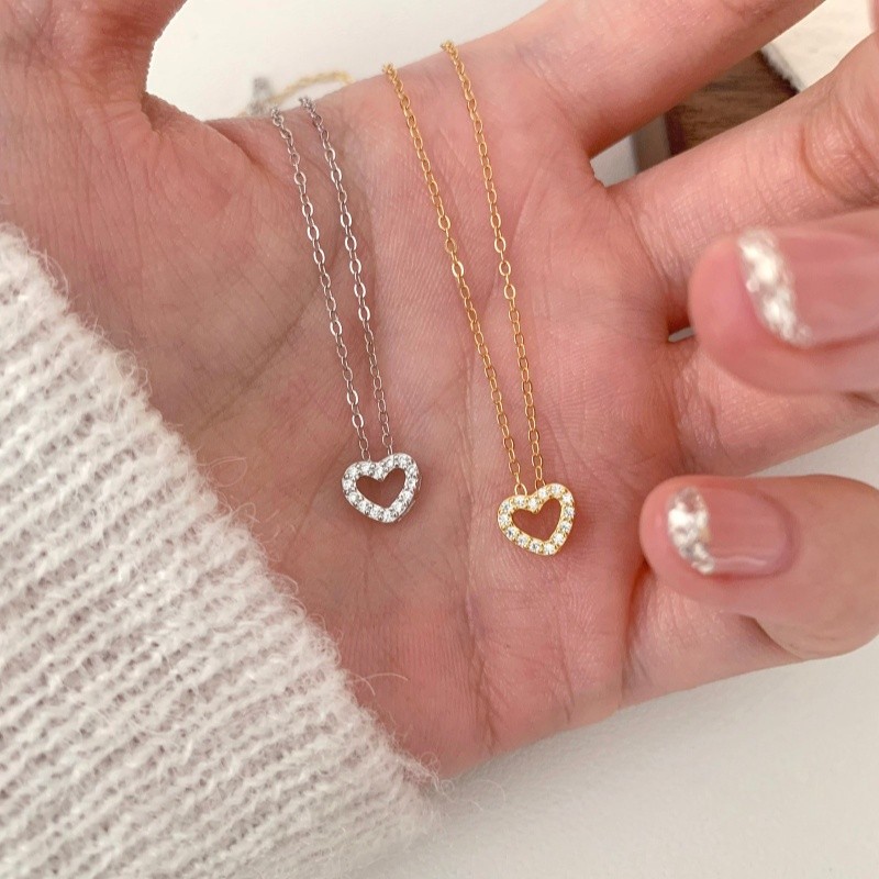 Dainty Hollow Heart สร้อยคอเพทาย Minimalist Clavicle Chain สําหรับผู้หญิง