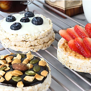 LUMLUM Organic Homnin Black Rice Cake ข้าวพอง ข้าวกล้อง หอมนิล อบกรอบ ออร์แกนิค 100 g.