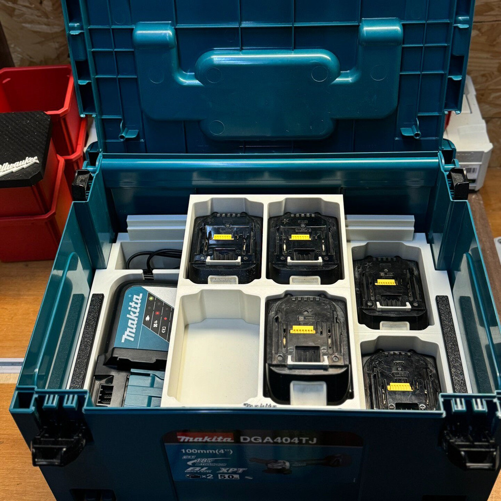 【กล่องซับในพิมพ์ 3D】เข้ากันได้กับกล่องเครื่องมือ Makita MAKPAC Type 3 จัดเก็บแบตเตอรี่ 18V + ที่ชาร์