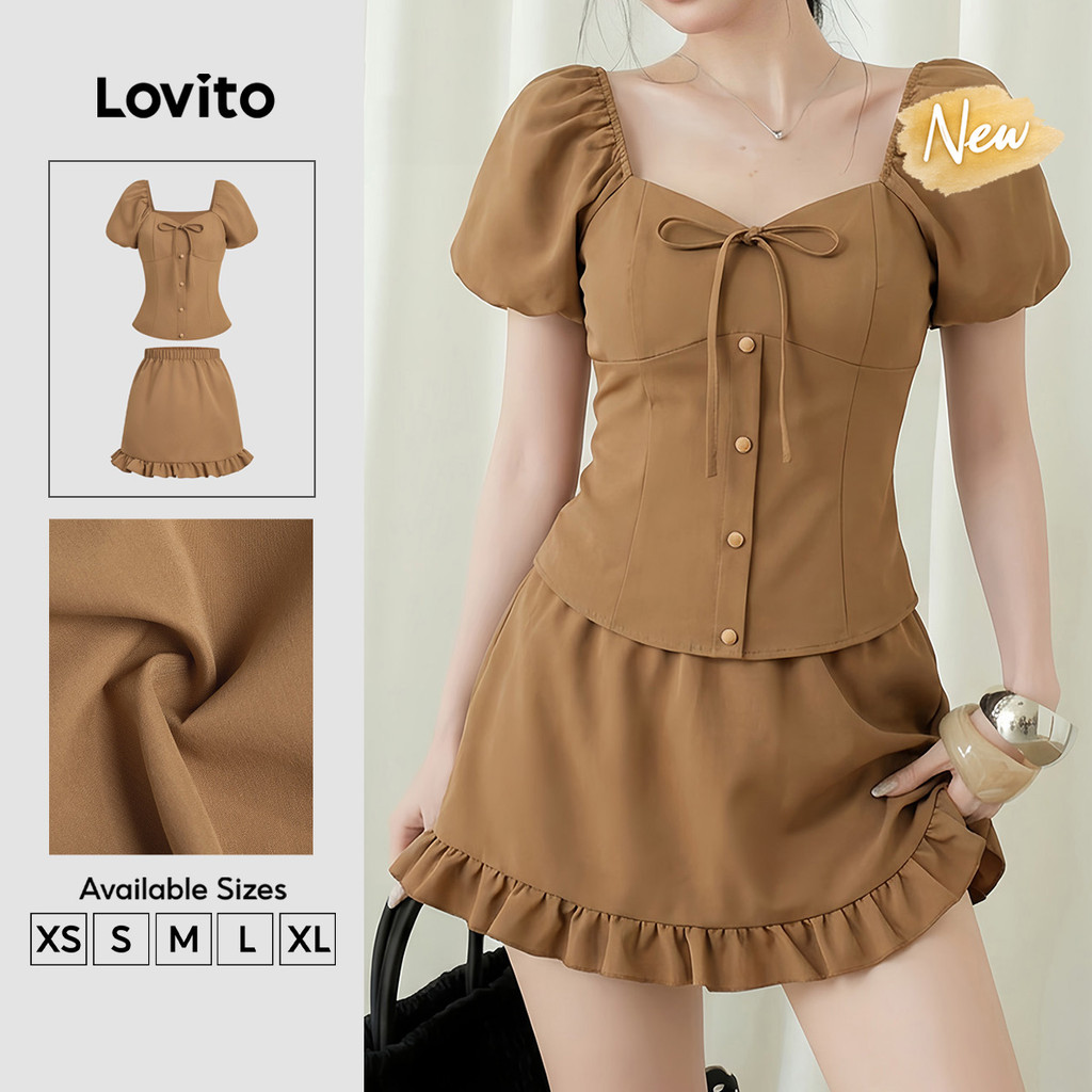 (New Arrival) Lovito ชุดกระโปรงผู้หญิง สีคากี ลำลอง ติดกระดุม ชายระบาย สำหรับฤดูใบไม้ผลิ ฤดูร้อน และวันหยุดสุดสัปดาห์ KSB201P1D220