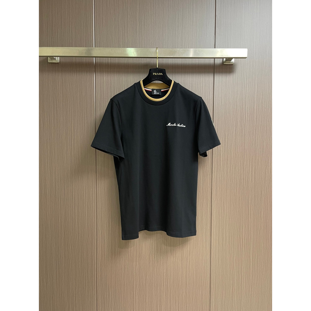 Moncler/Moncler 2026 คลาสสิกรอบคอแขนสั้นเสื้อยืดผู้ชายผู้หญิงสไตล์สีที่บริสุทธิ์เกลียวหลวมขนาดใหญ่พิ