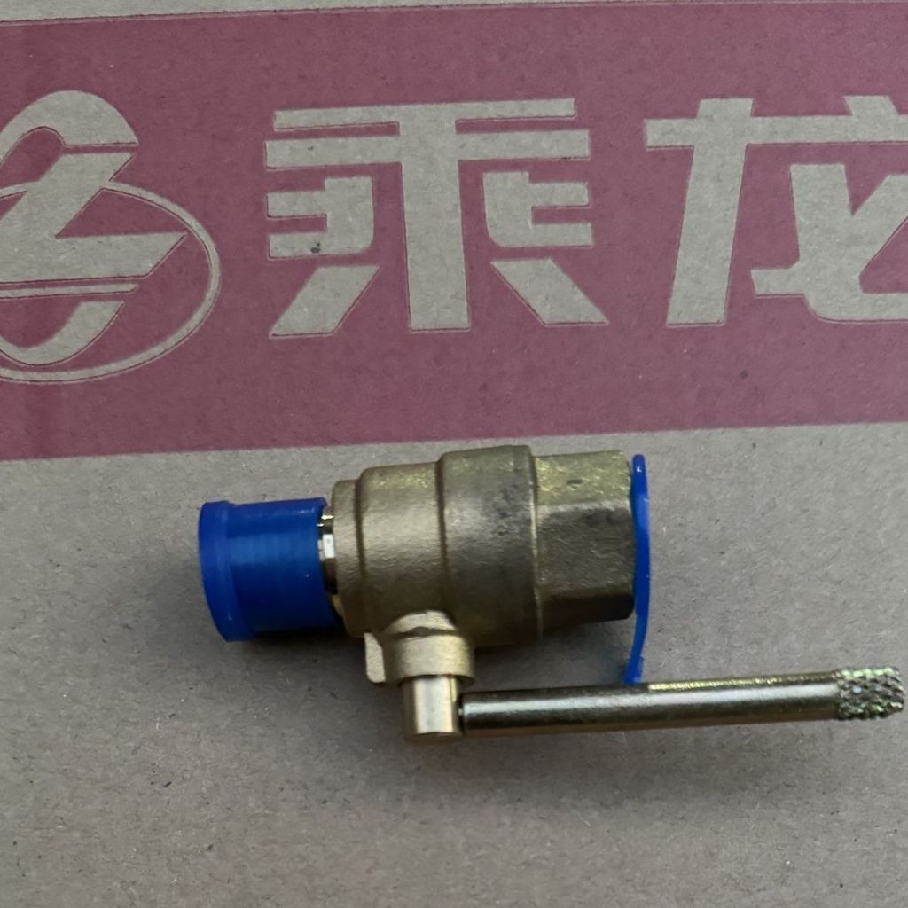 Liuqi Chenglong H7H5M3M7 ถังน้ํามันเชื้อเพลิงเดิม One-Way Linkage ชุดวาล์ว JF432-1104184ซี