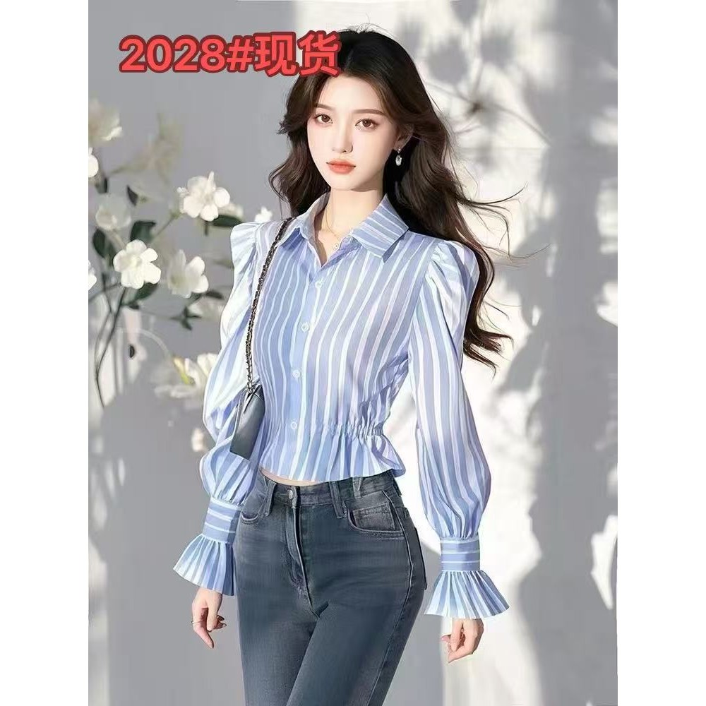 เสื้อลายเส้นฟ้าพร้อมขอบคอปกสำหรับผู้หญิง ฤดูใบไม้ผลิ Stylish & Unique Tops IBG9