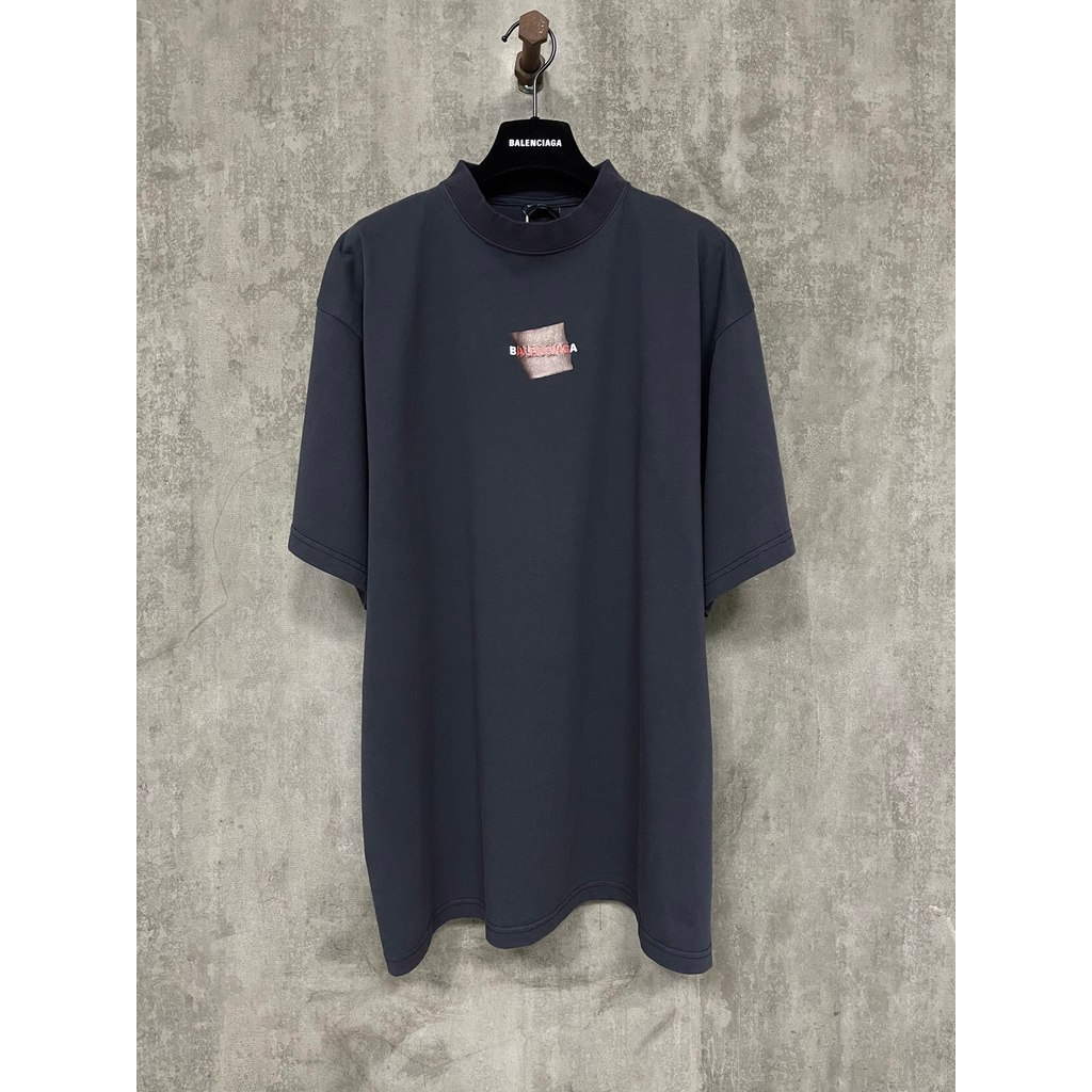 2026บาเลนเซียก้าพิมพ์เสื้อยืดผู้ชายผู้หญิงแขนสั้นด้านบนหลวมเสื้อยืดคู่เสื้อยืดหลวมออกแบบด้านบนสั้น เยี่ยมมาก