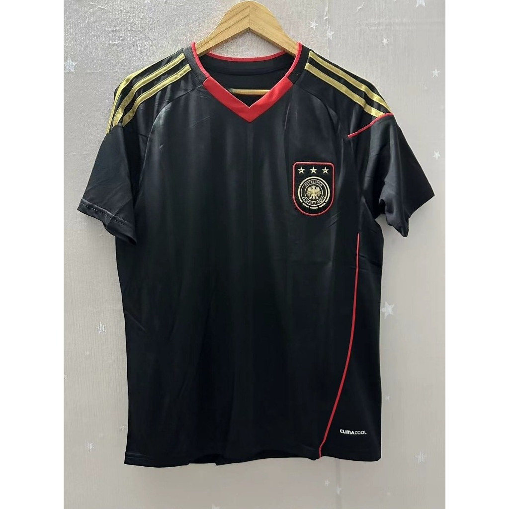 2010 เสื้อฟุตบอลย้อนยุค Germany Away - แบบจําลองแบบกําหนดเองระดับพรีเมียม (Schweinsteiger / Klose) -