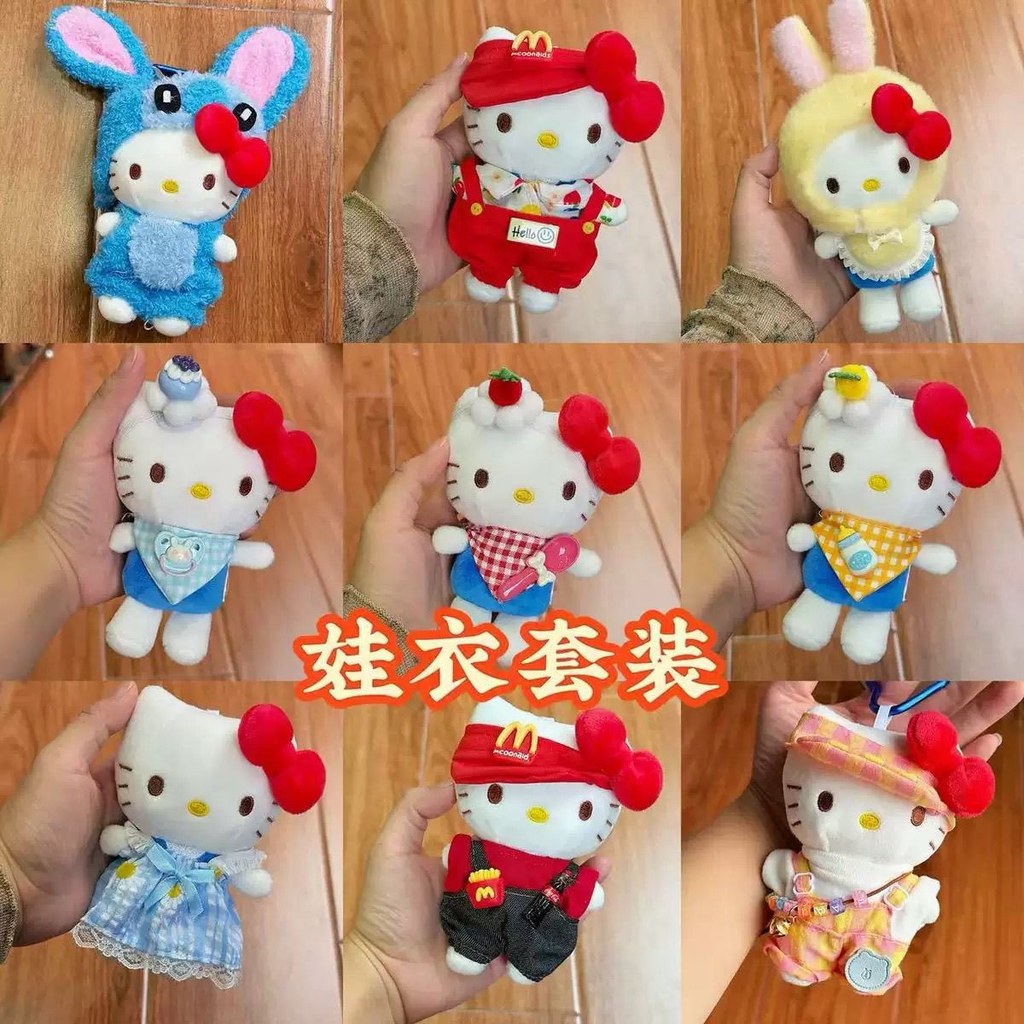 Hello Kitty เสื้อผ้าเด็ก Hello Kitty ตุ๊กตากระเป๋าจี้การ์ตูนน่ารักพวงกุญแจตุ๊กตาเสื้อผ้าหญิง