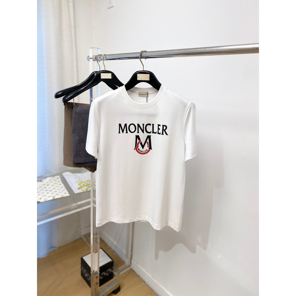 Moncler/Moncler 2026 เสื้อยืดแขนสั้นคอกลมสไตล์คู่ผู้ชายลําลองขนาดใหญ่เว็บไซต์อย่างเป็นทางการพร้อมกัน