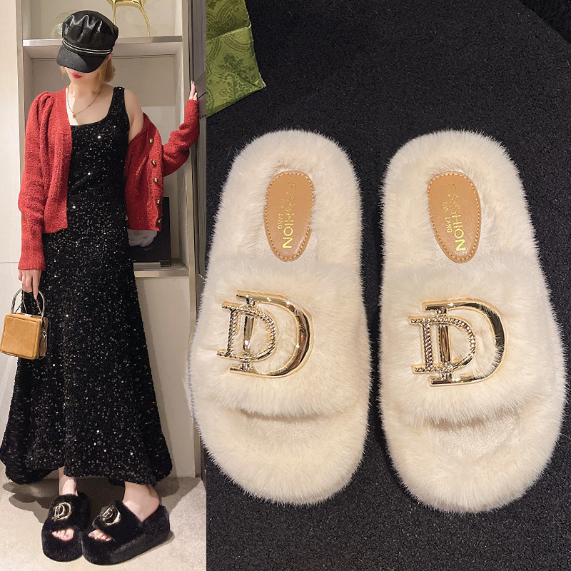 Street สวมใส่หนาSoled Furryรองเท้าแตะผู้หญิงสวมใส่ด้านนอก2026ฤดูใบไม้ร่วงฤดูหนาวสไตล์ใหม่ขนาดใหญ่42 