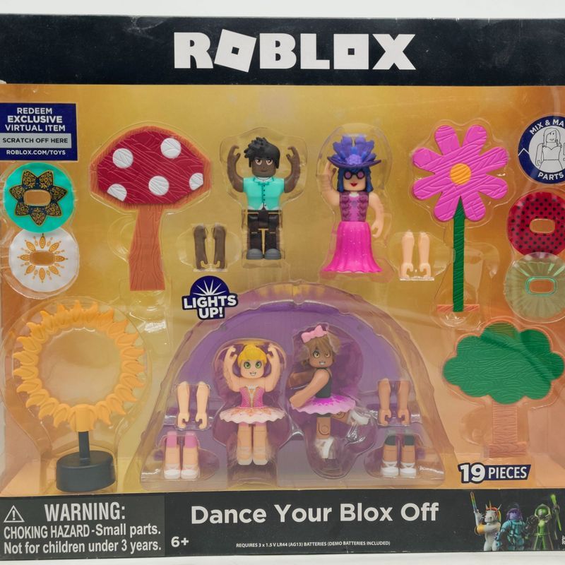 【พร้อมส่ง】roblox การ์ด ของเล่น ตุ๊กตา toy robuxของแท้ ROBLOX R ROBLOX ROBLOX ฟิกเกอร์ชุดดีลักซ์หลายต
